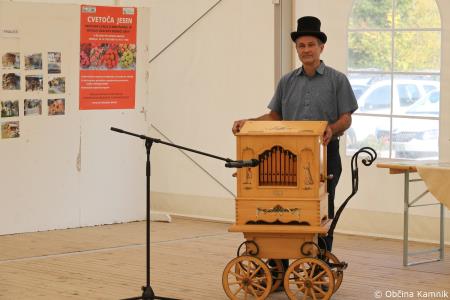 V Snoviku je potekala 5. tradicionalna prireditev z naslovom Cvetoča jesen  (65)
